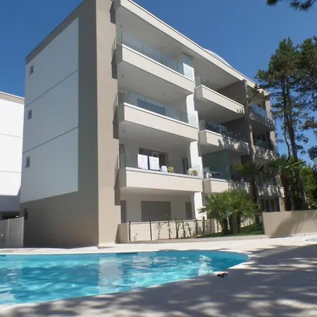 Διαμέρισμα Cozy In A Fenced Complex With Pool Μπιμπιόνε