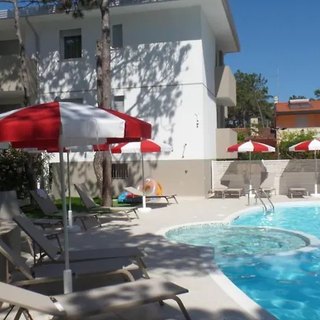 Cozy In A Fenced Complex With Pool Διαμέρισμα