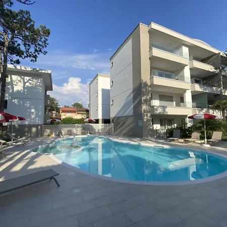 Cozy In A Fenced Complex With Pool Διαμέρισμα *